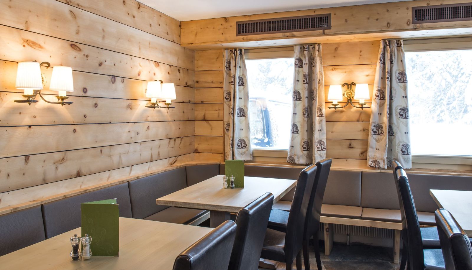 Frühstücksraum innerhalb des Restaurants - Cervo