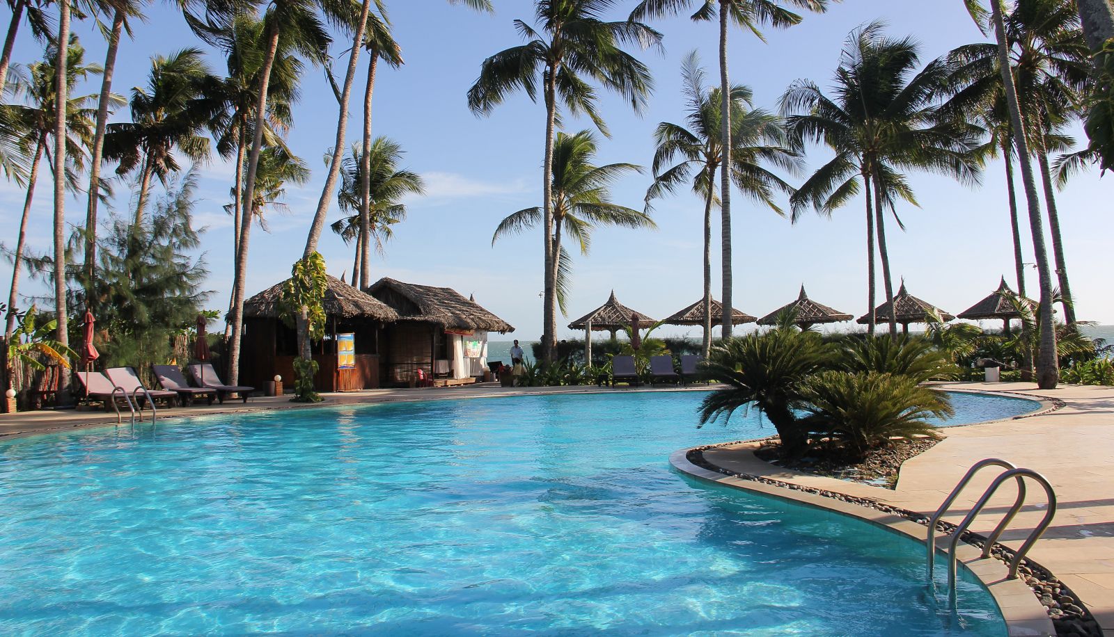 Zwembad - Little Paris Resort & Spa Mui Ne