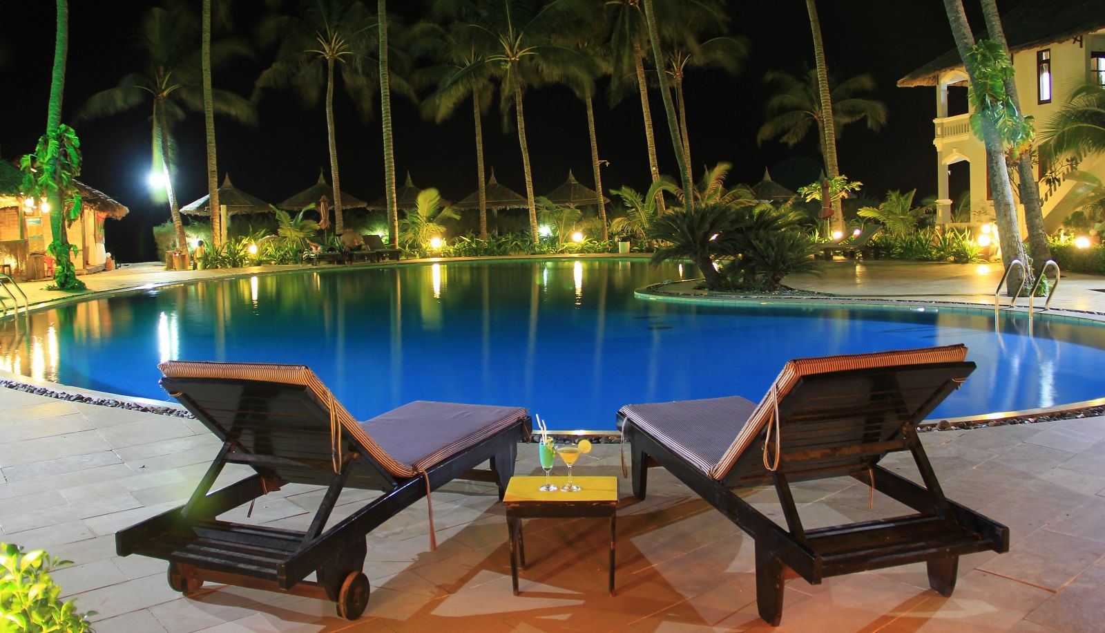 Zwembad - Little Paris Resort & Spa Mui Ne