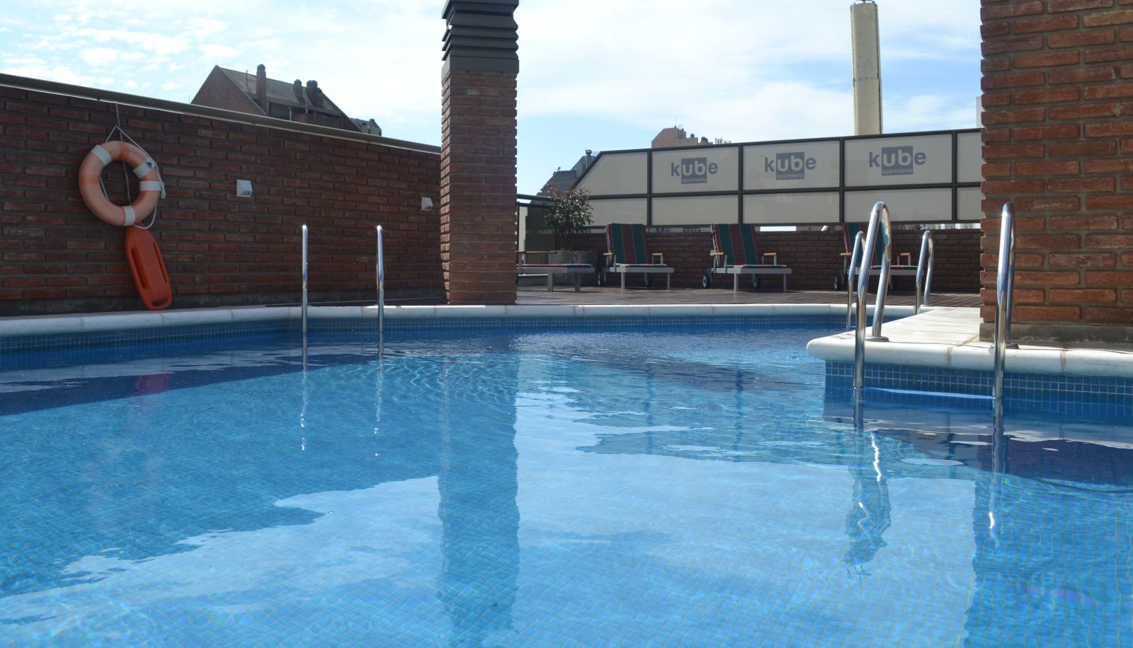 Pool - Kube Apartments Express