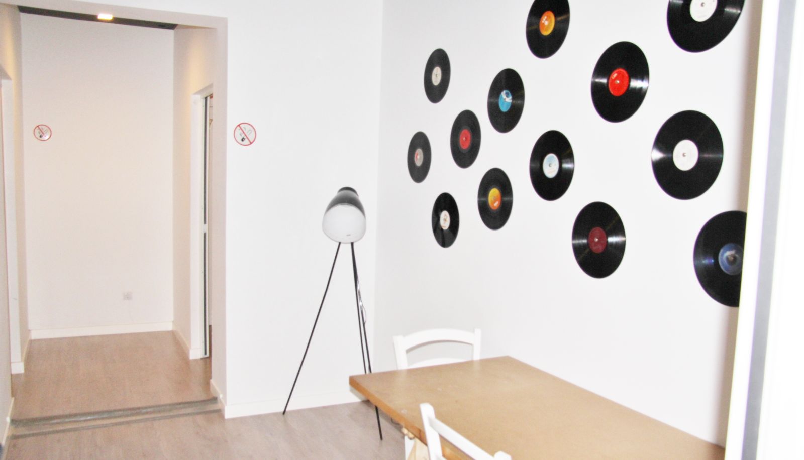 Reading room - No Limit Hostel Central