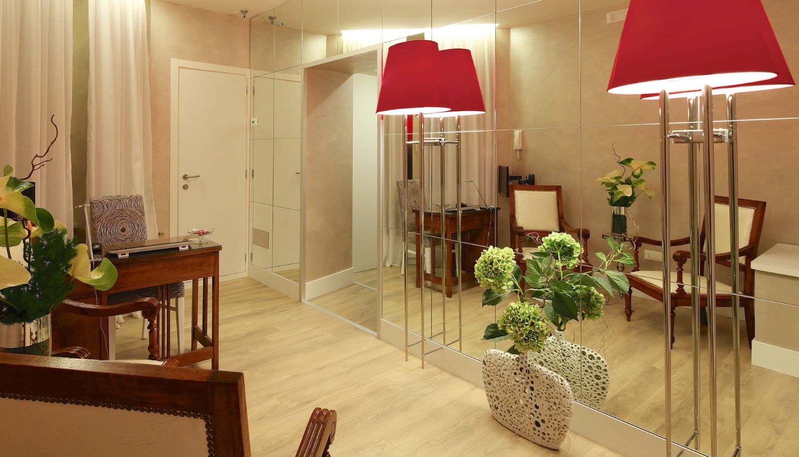 Hall - Tullia & Prisca Relais