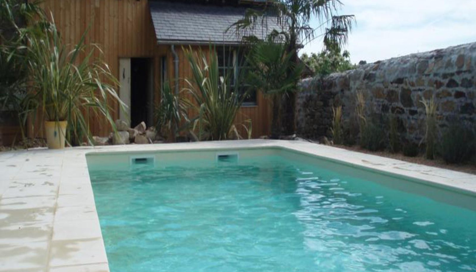 Pool - Auberge Dupuytren Logis