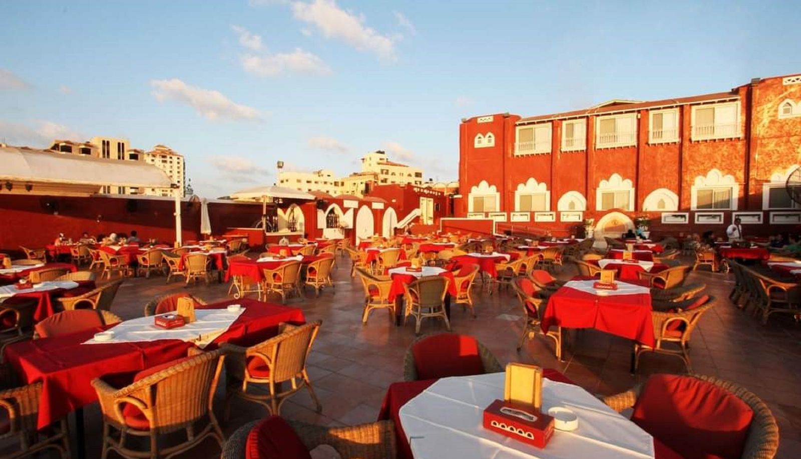 Hotel outdoor area - Al Deira Hotel