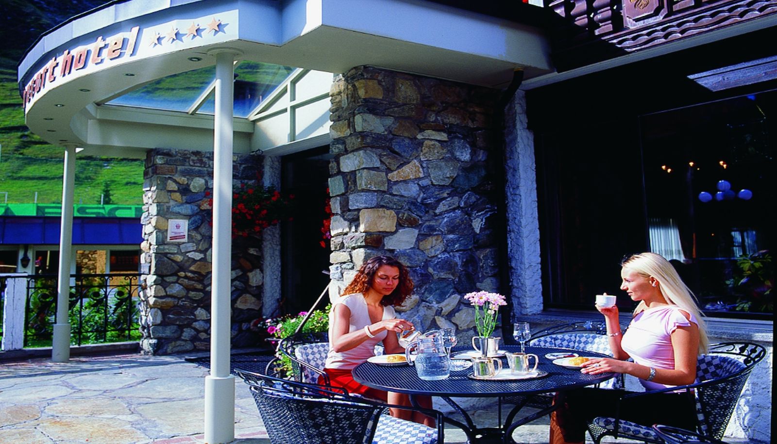 Terraza - Alpen Resort Hotel
