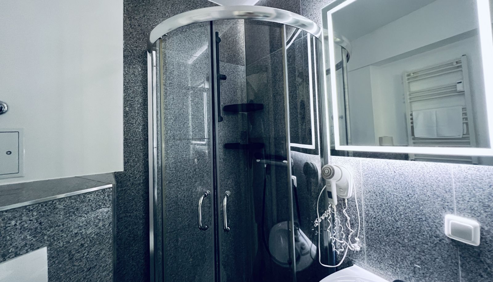 Bathroom - Lipp Apartments