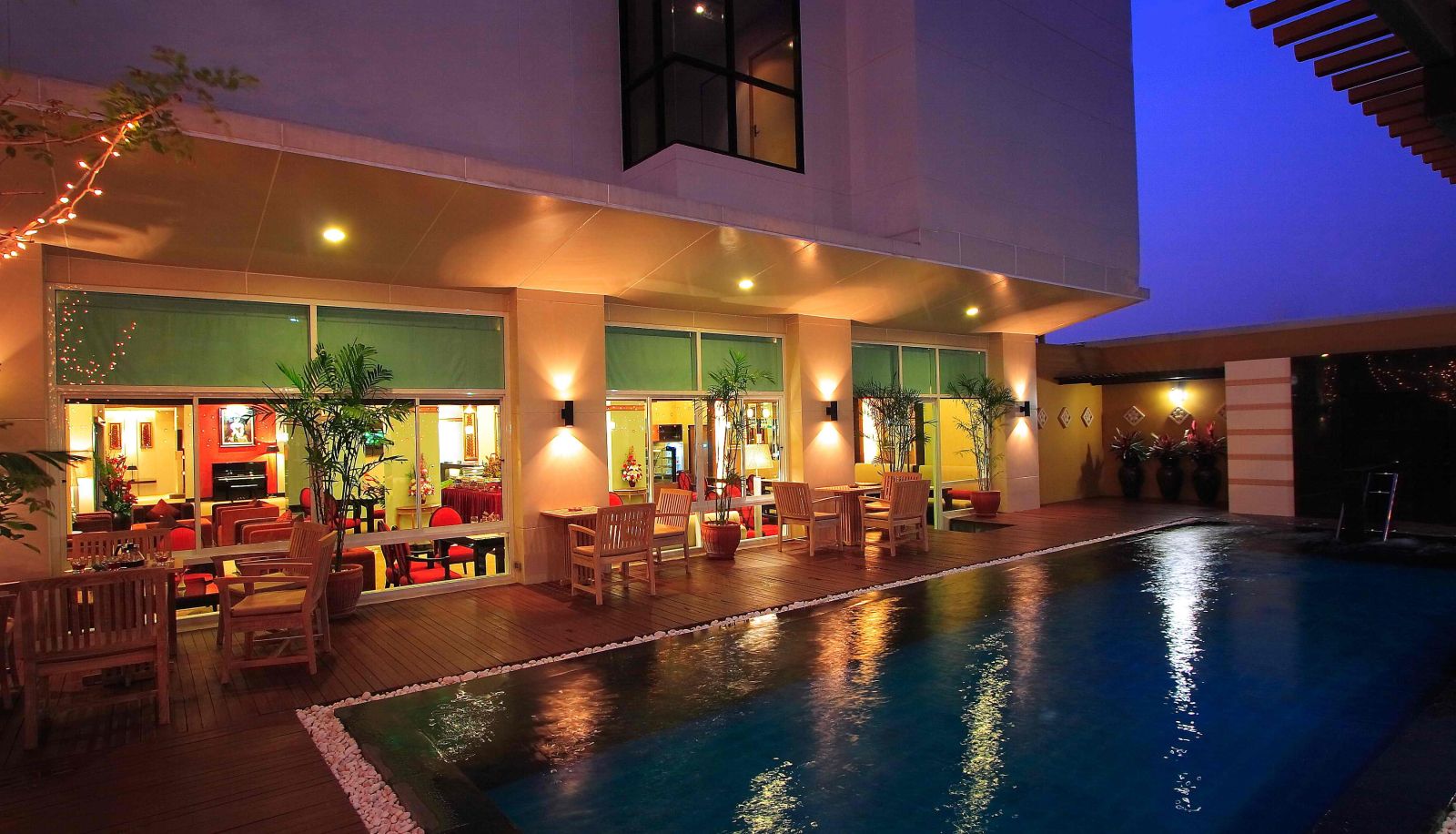 Area esterna dell'hotel - Atrium Boutique Hotel