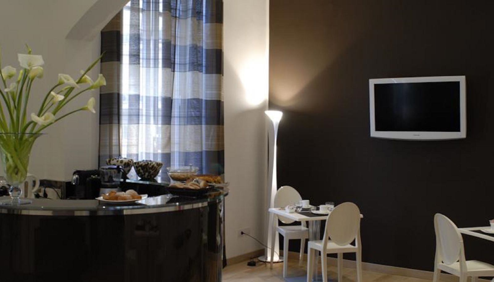 Breakfast room within the restaurant - Suite 70 Luxury B&B