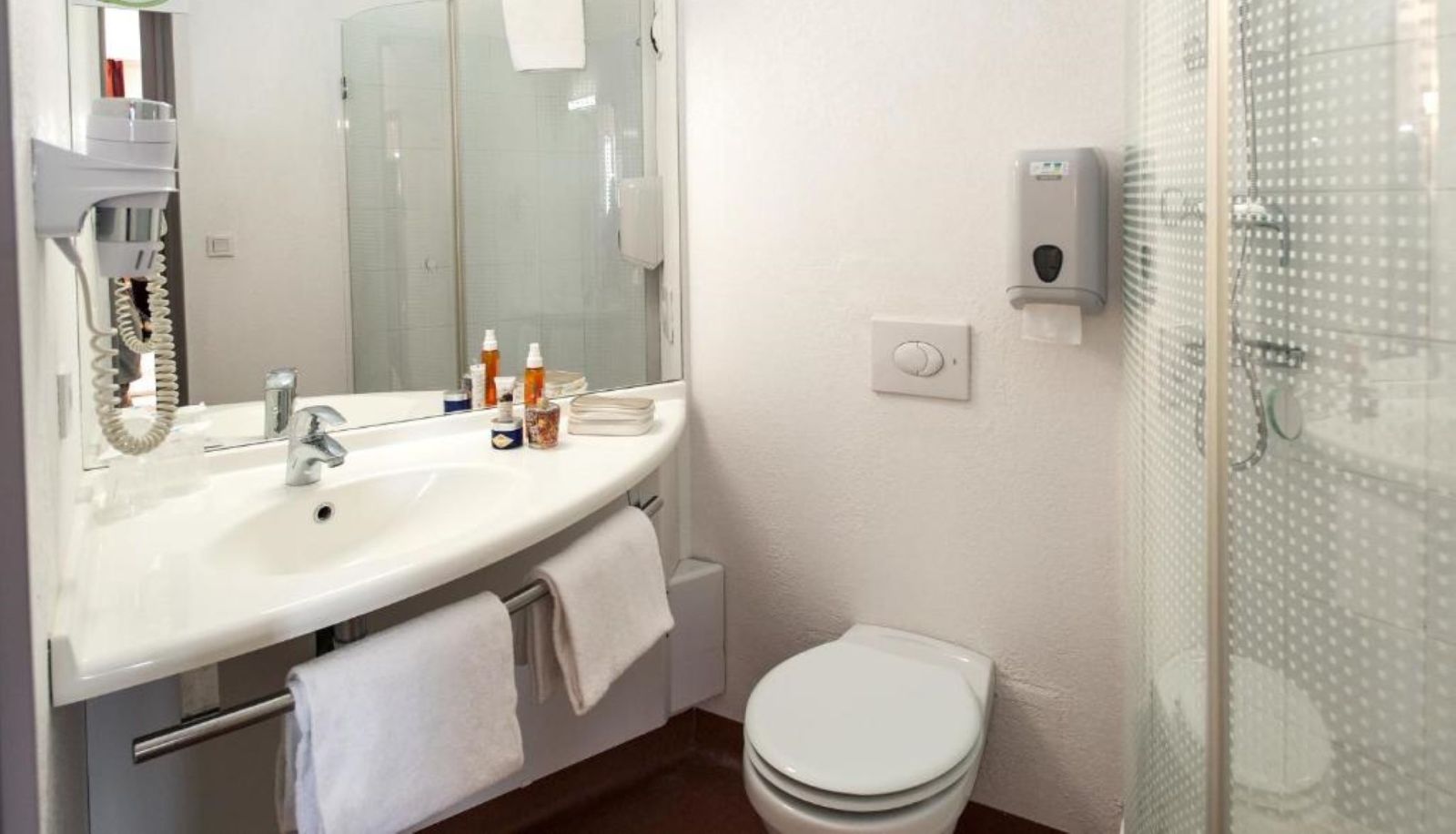 Cuarto de baño - Brit Hotel Confort Montauban