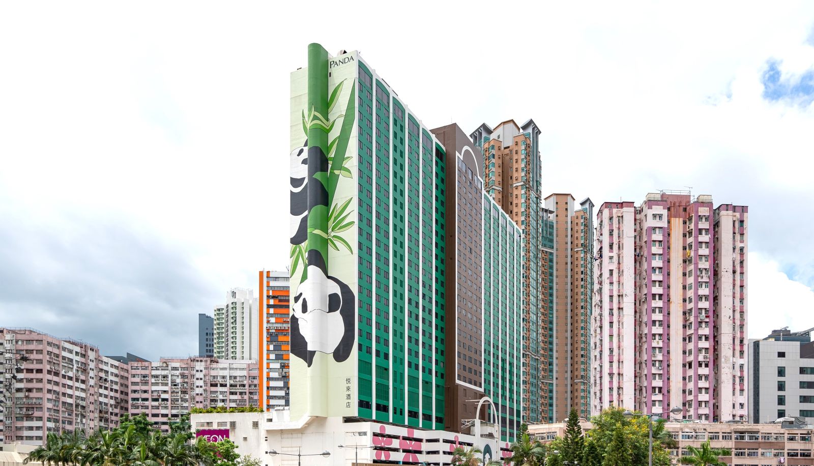 Buitenruimte van het hotel - Panda Hotel