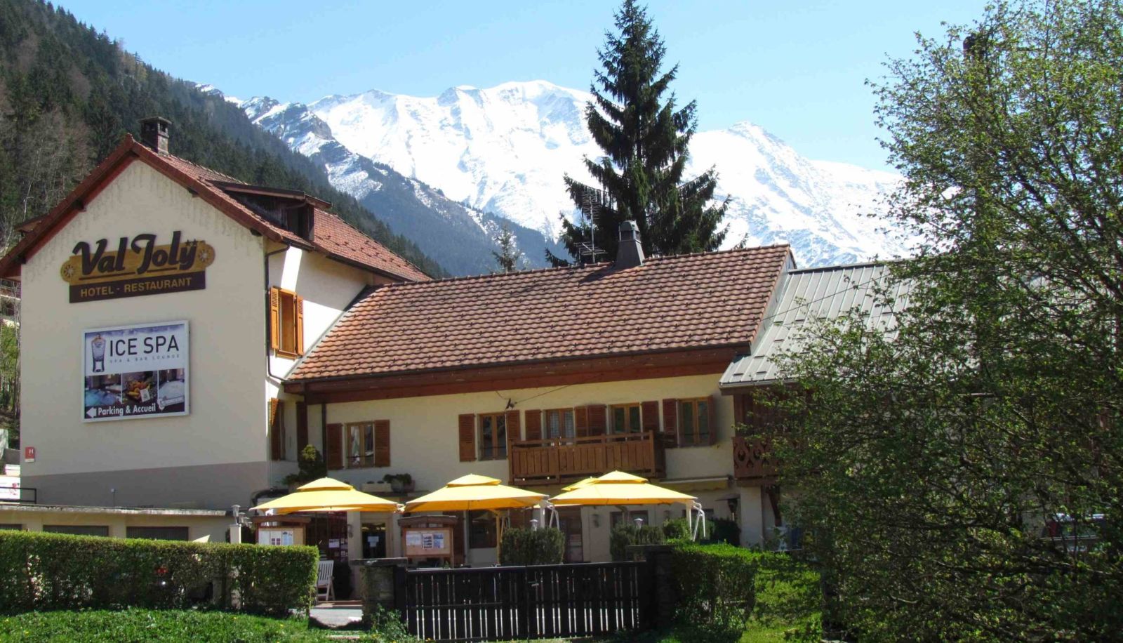Hotel outdoor area - Val Joly