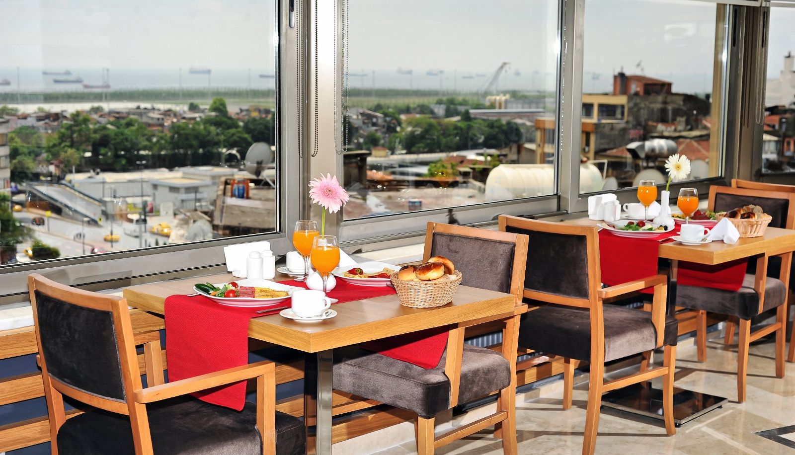 Breakfast room within the restaurant - Delta Hotel Istanbul