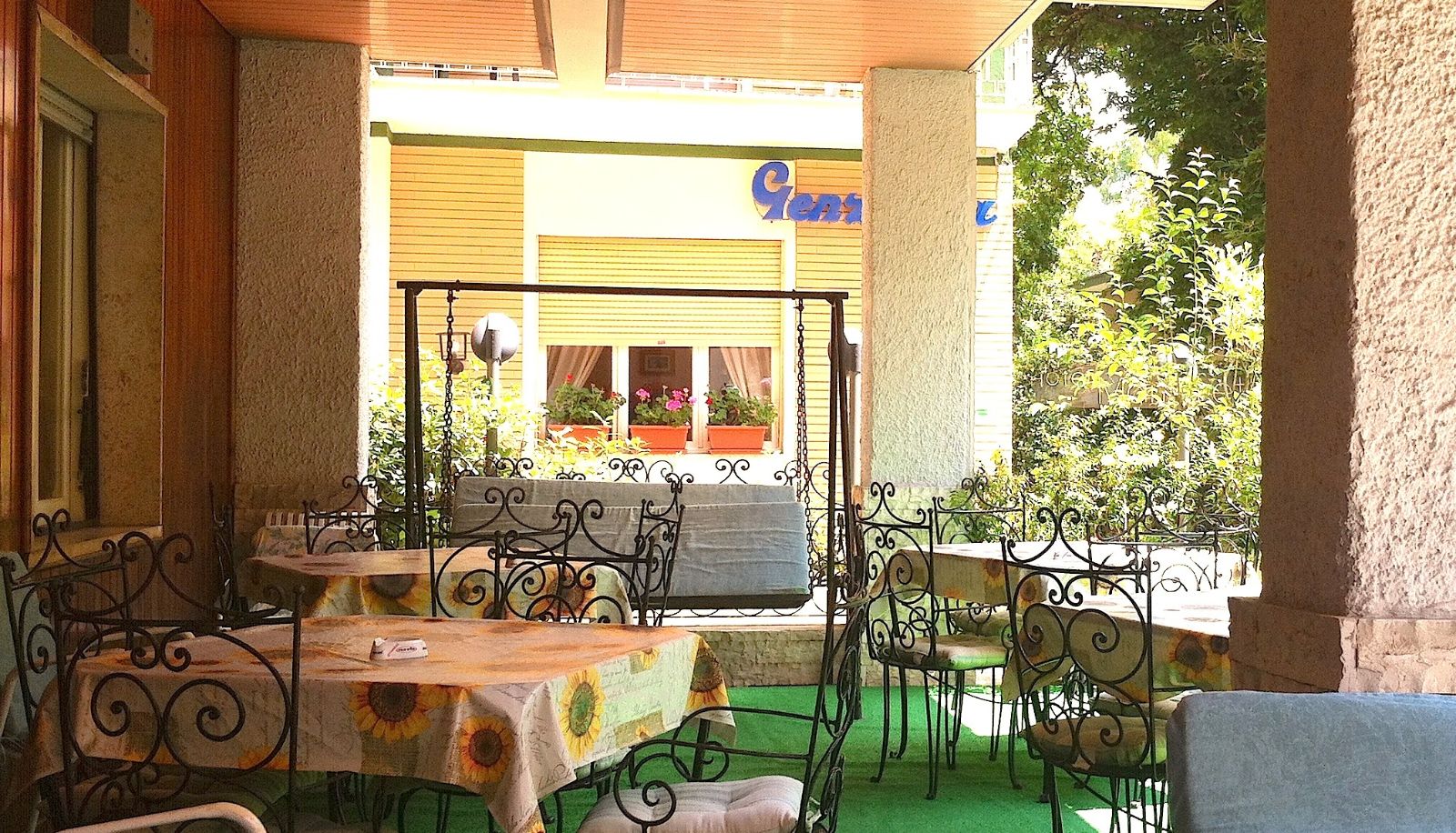 Zona exterior del hotel - Eliseo Hotel