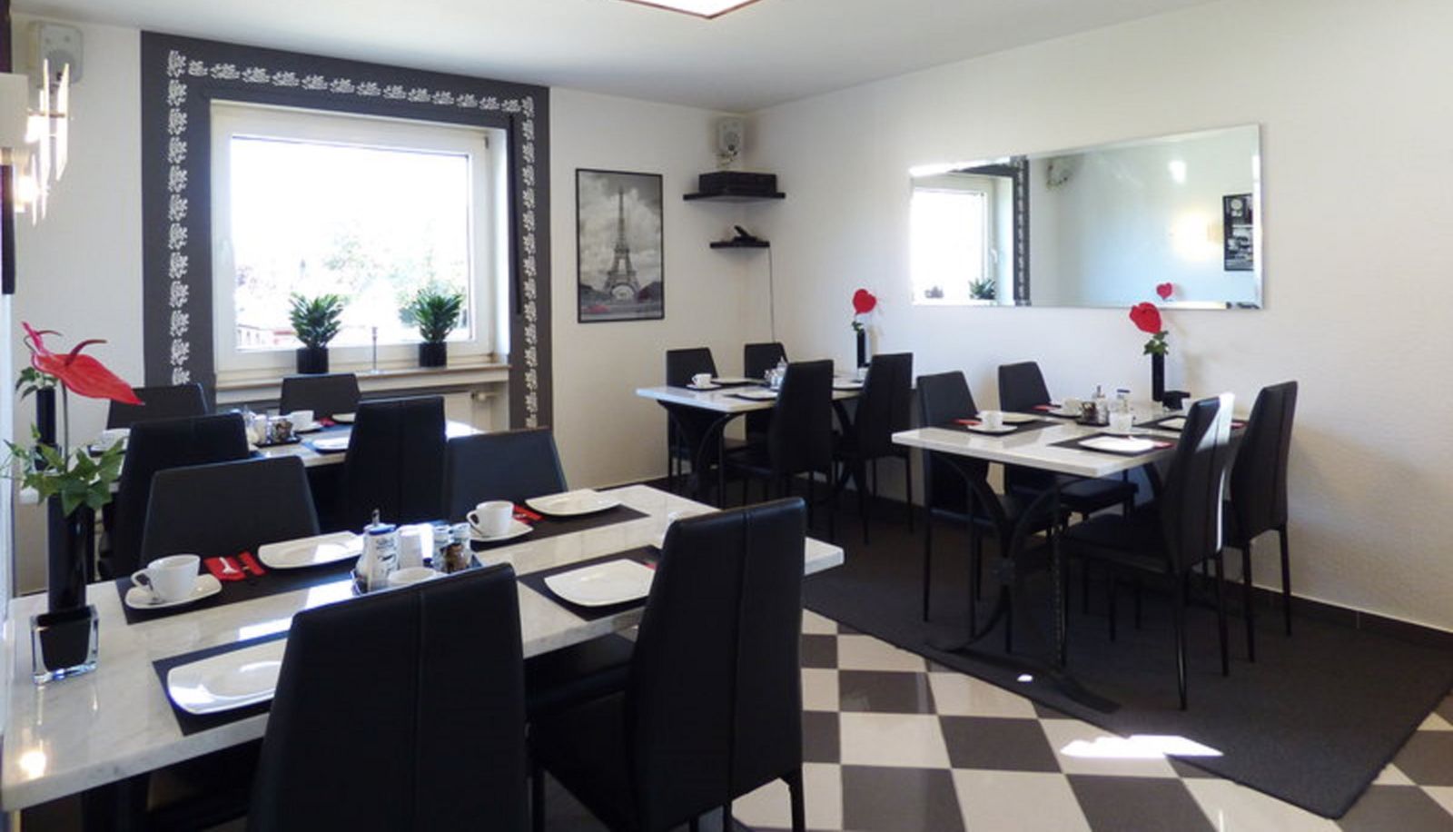 Breakfast room within the restaurant - Alt Büttgen Gästehaus