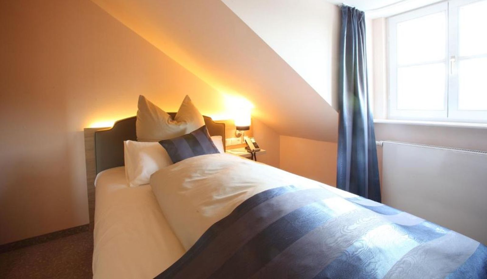 Standard room (single) - Main Chateau