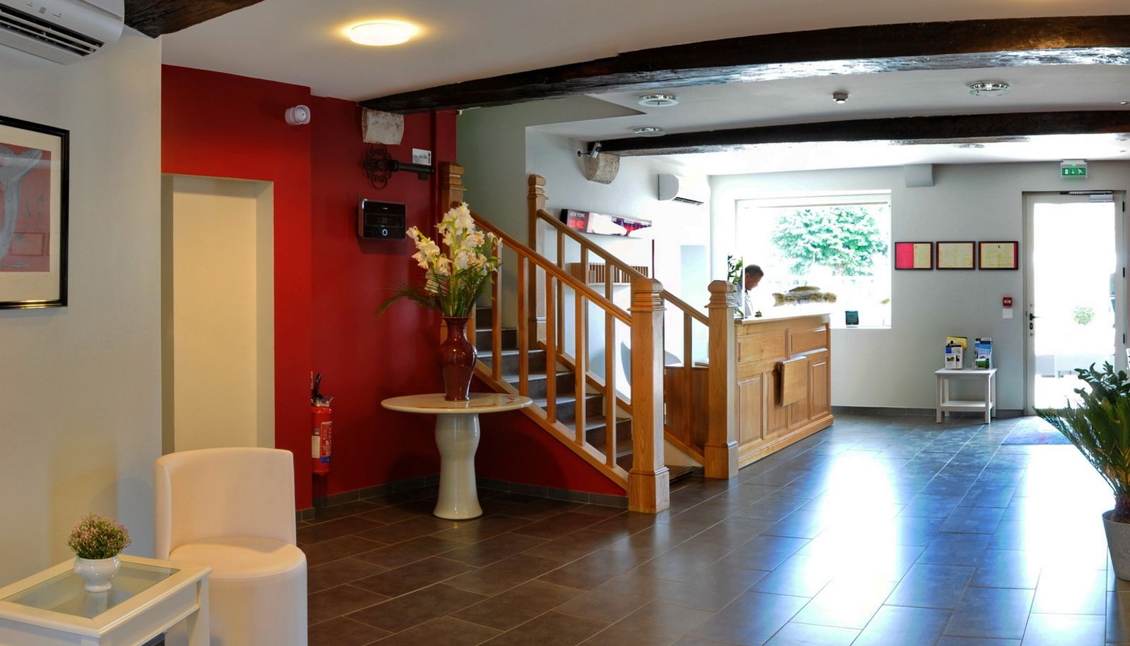 Reception - Hotel Burgevin
