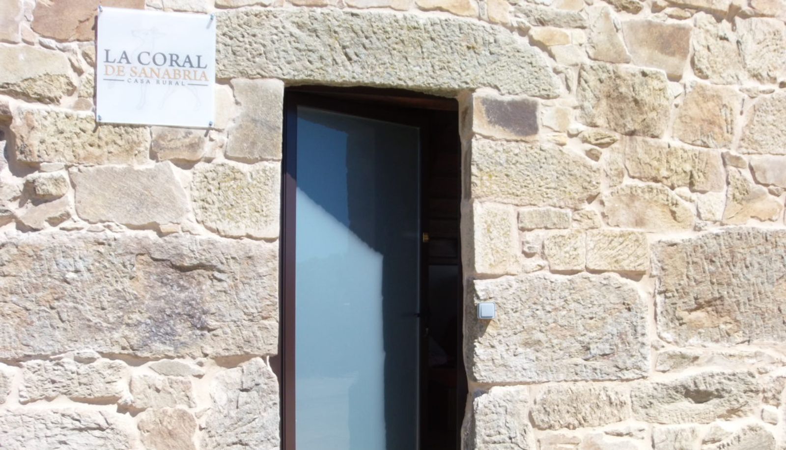 Area esterna dell'hotel - La Coral de Sanabria Casa Rural