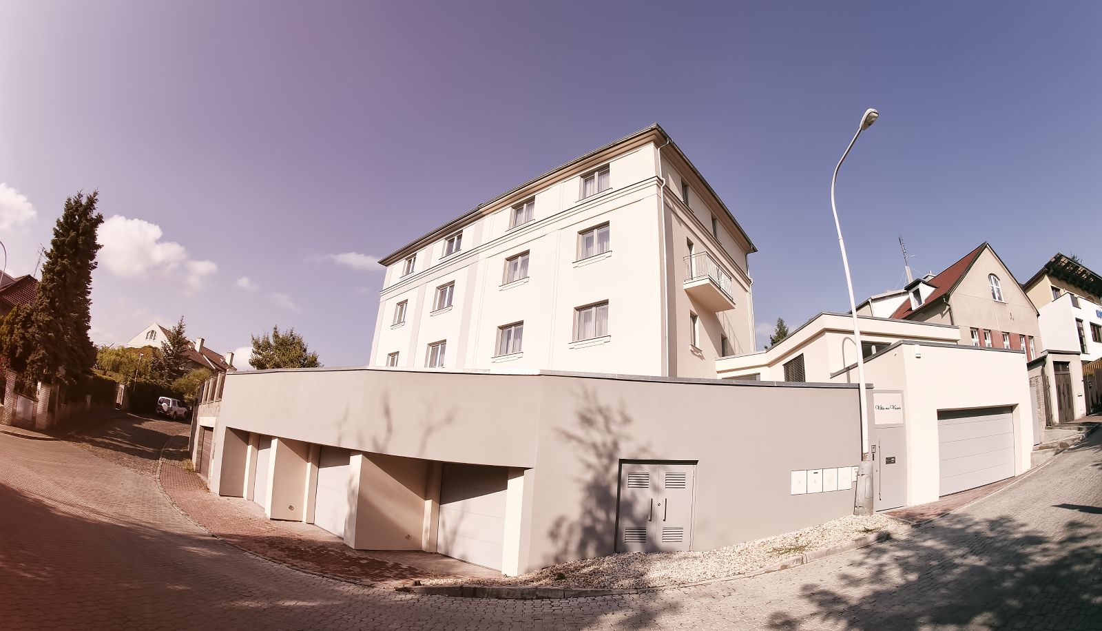 Zewnętrzna część hotelu - Villa na Vinici