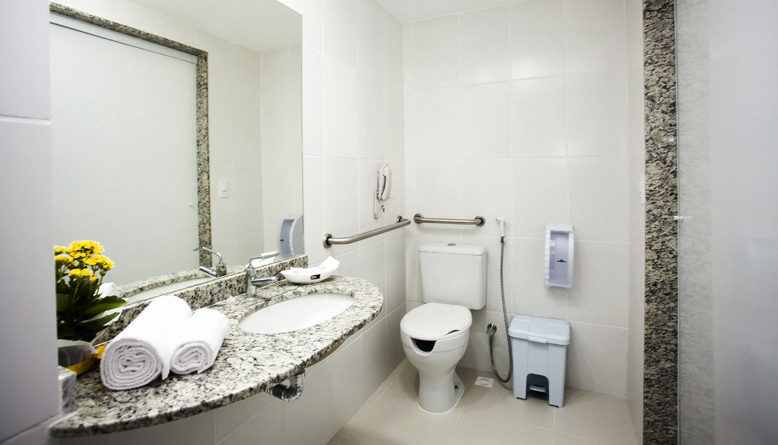 Bathroom - Green Hotel