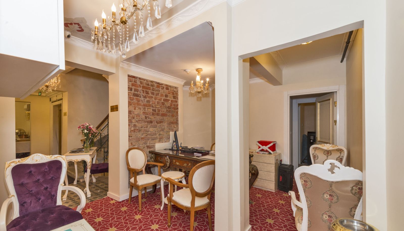 Reception - By Murat Crown Hotels Taksim