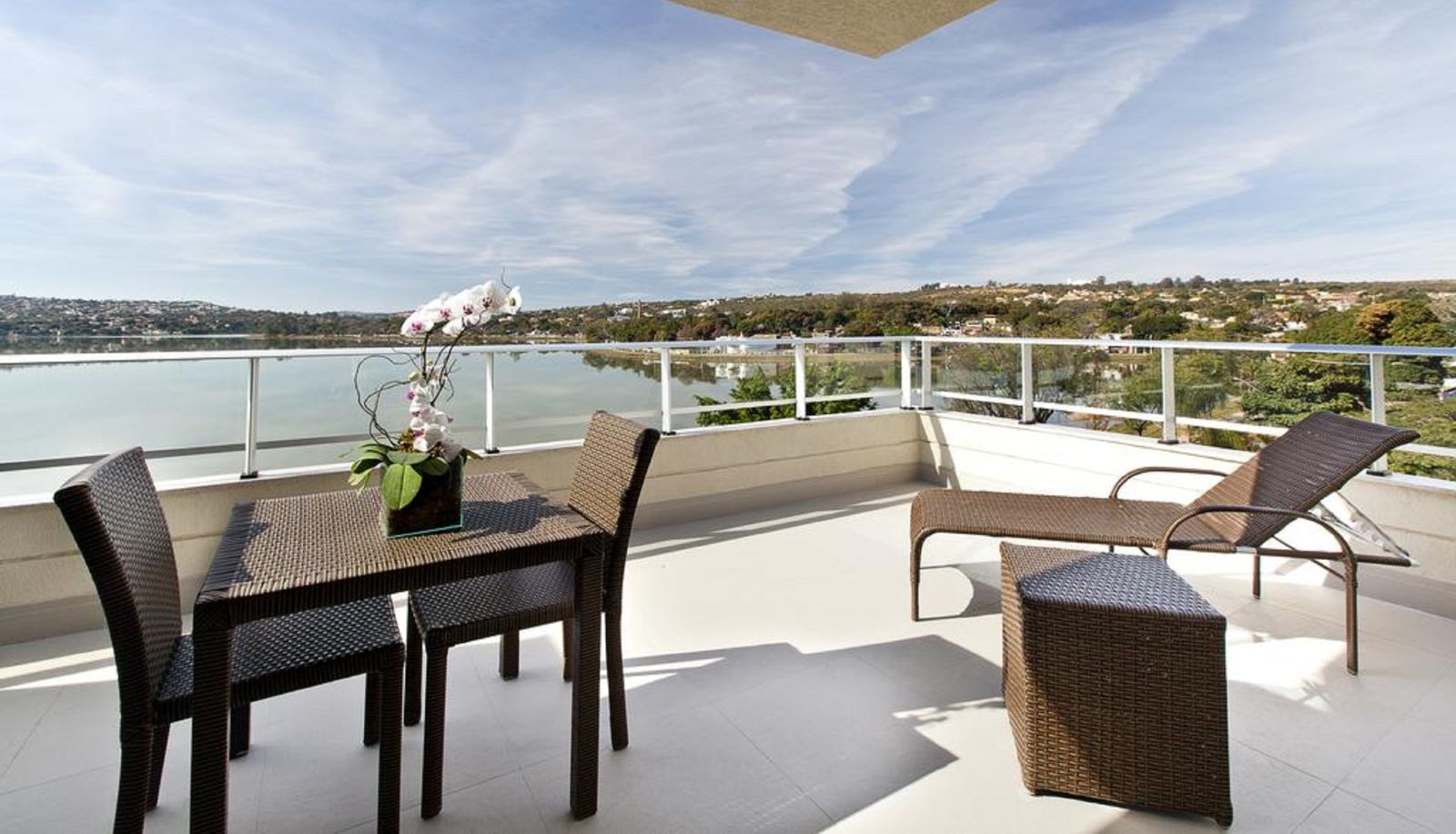 Room with lake view - eSuites Lagoa Santa