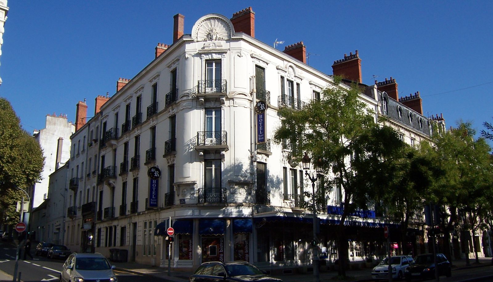 Buitenruimte van het hotel - Hotel Saint Regis