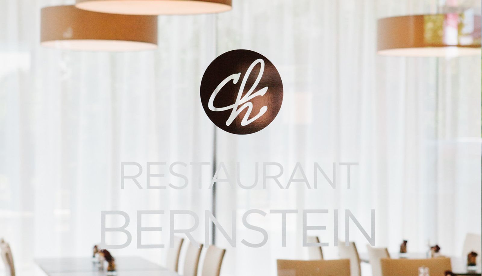 Salle de petit-déjeuner dans le restaurant - Chester Hotel Heidelberg