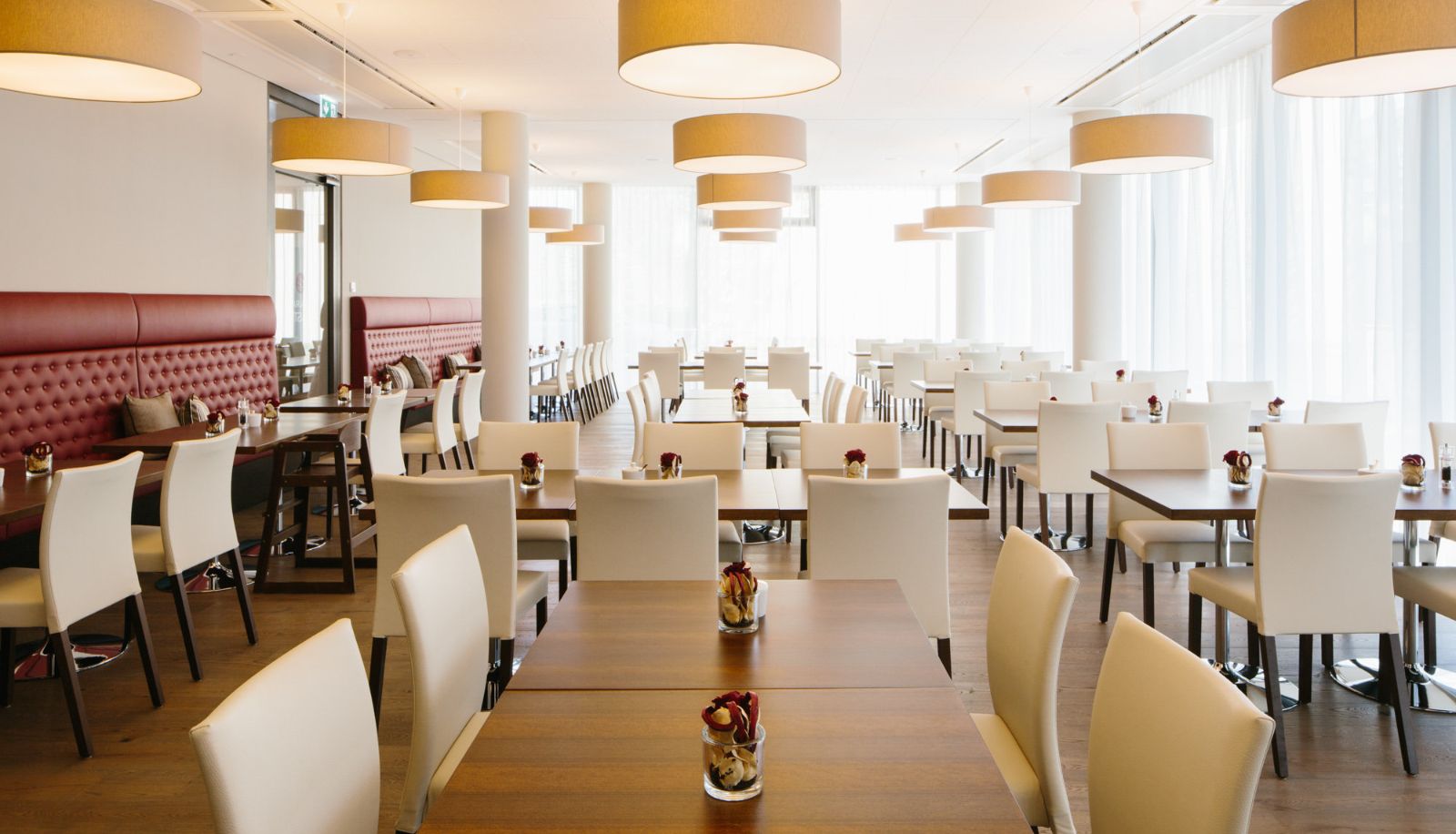 Frühstücksraum innerhalb des Restaurants - Chester Hotel Heidelberg