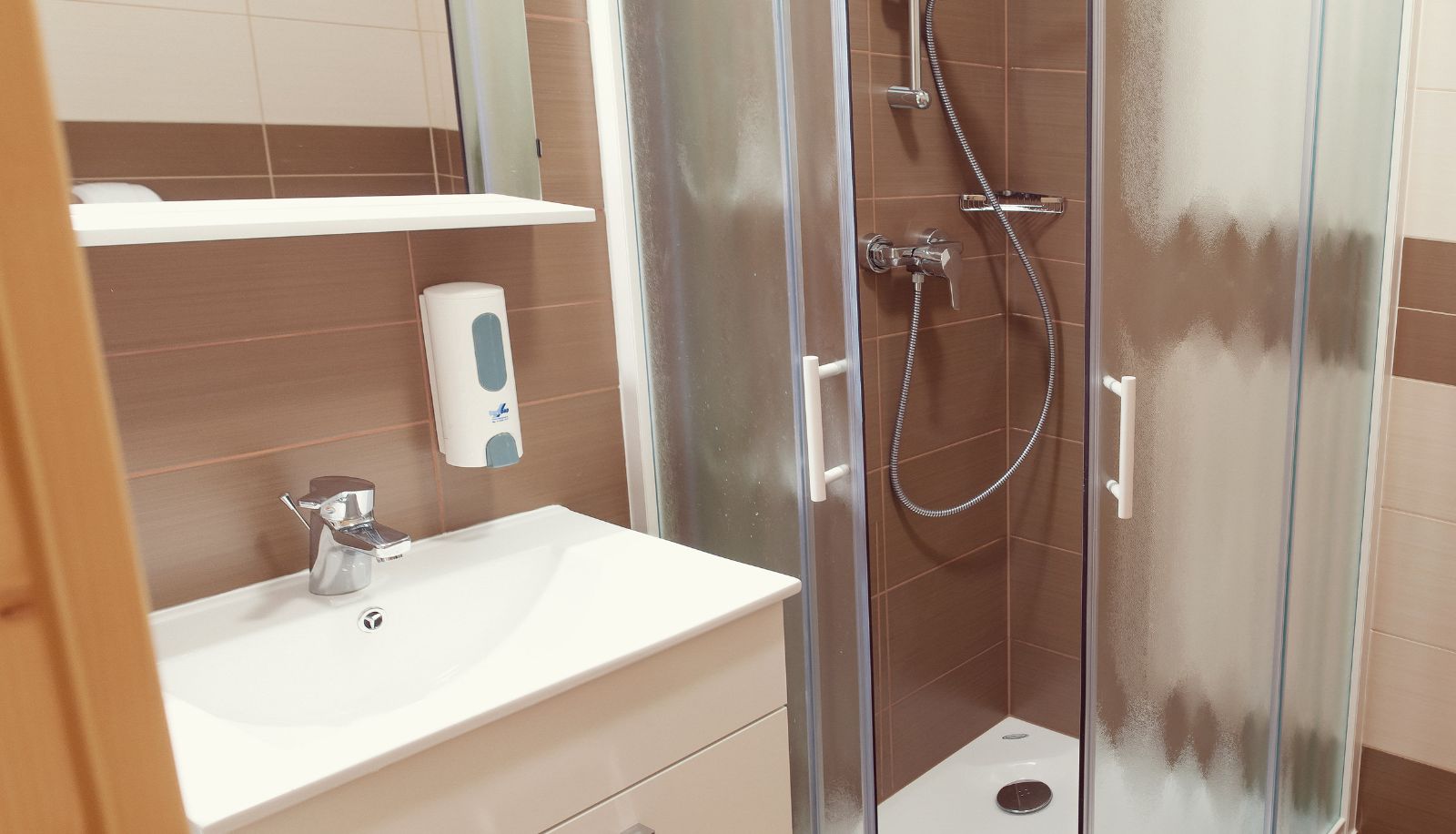 Badezimmer - Gostišče Macesen