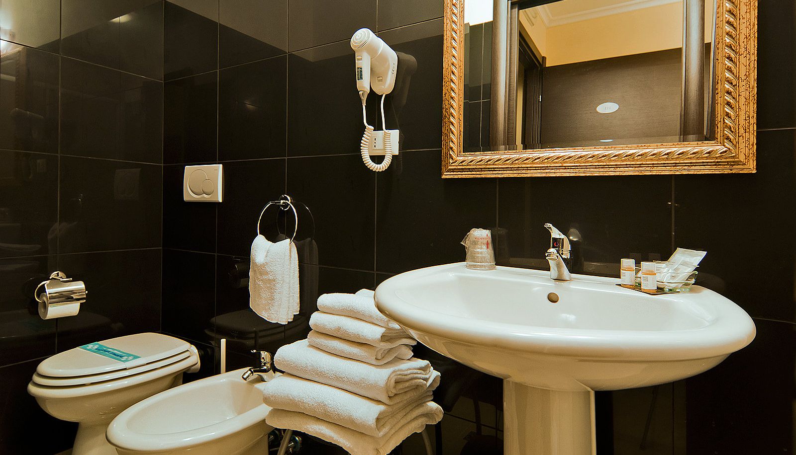 Bathroom - Regina Giovanna