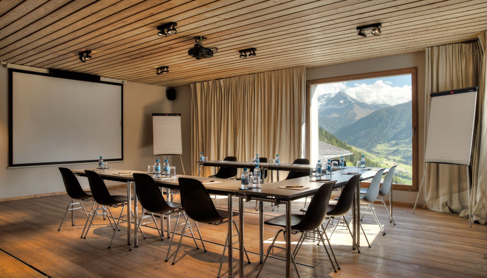 Sala de reuniones - Montagne Alternative
