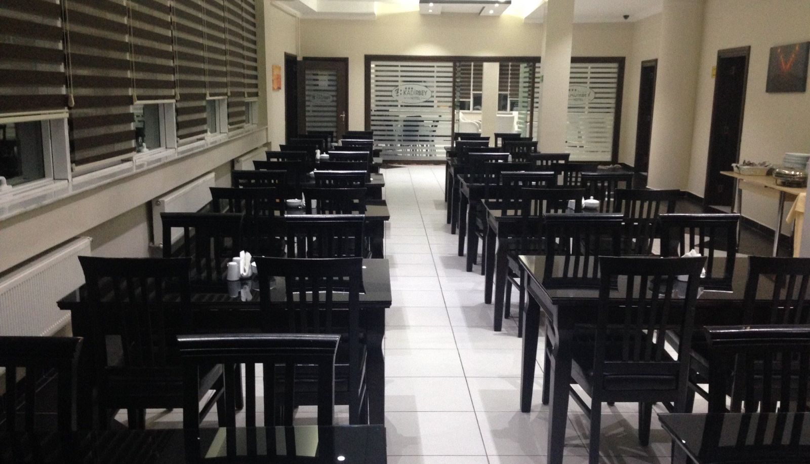 Sala de desayunos dentro del restaurante - Kadir Bey Hotel