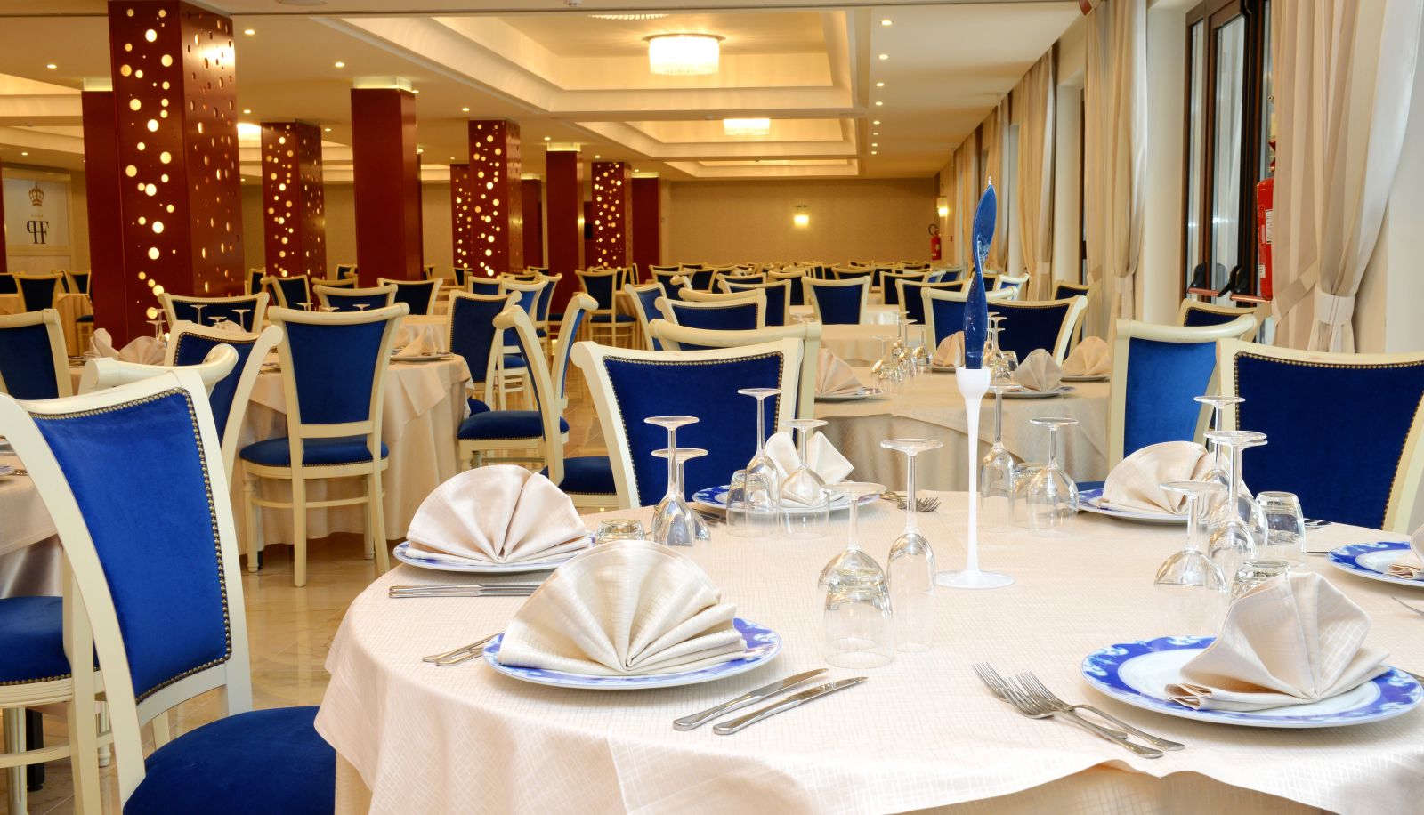 Sala śniadaniowa w restauracji - Prince Franklyn