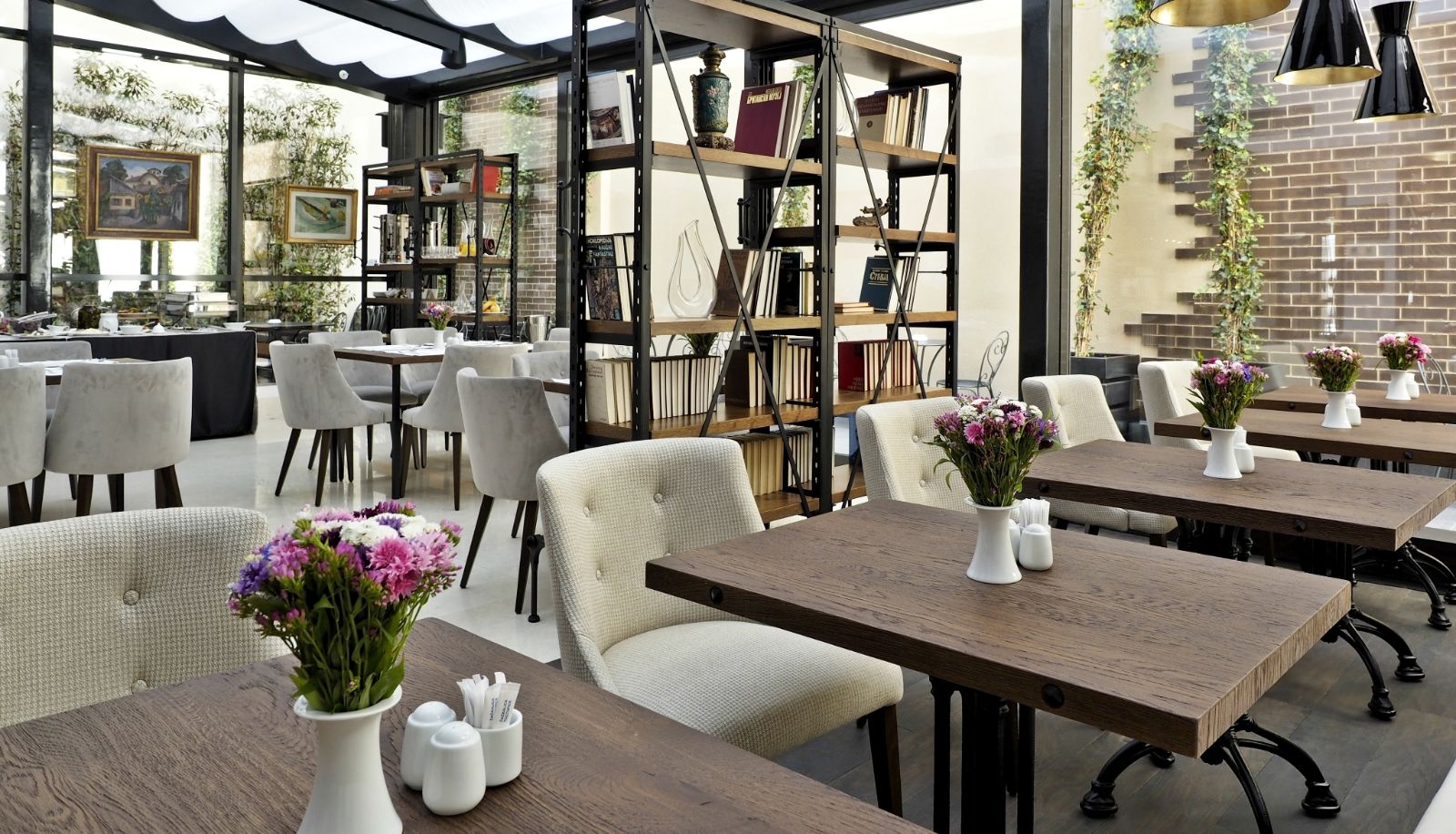 Restaurant - Envoy Hotel