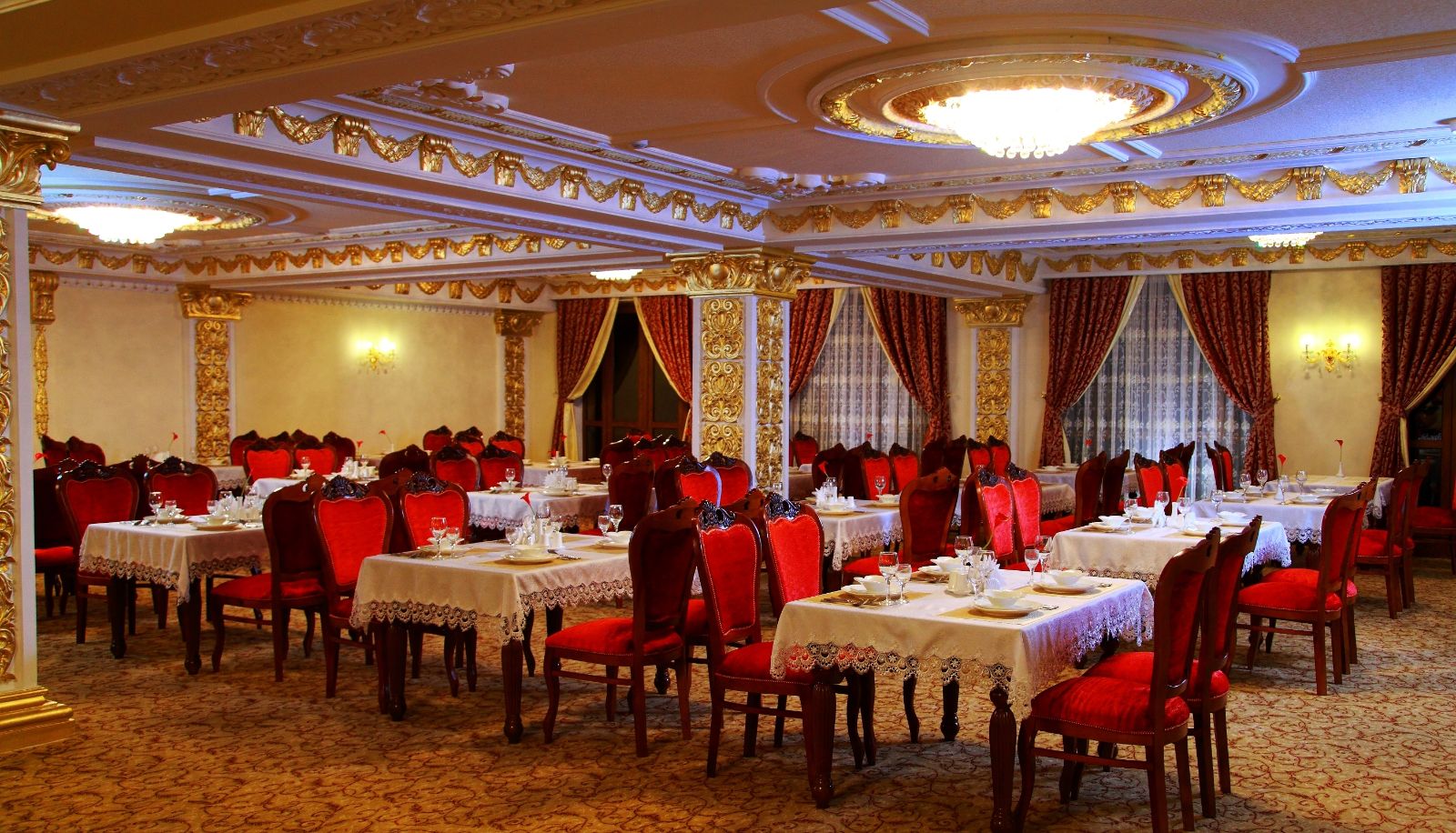 Frühstücksraum innerhalb des Restaurants - Emir Han Hotel