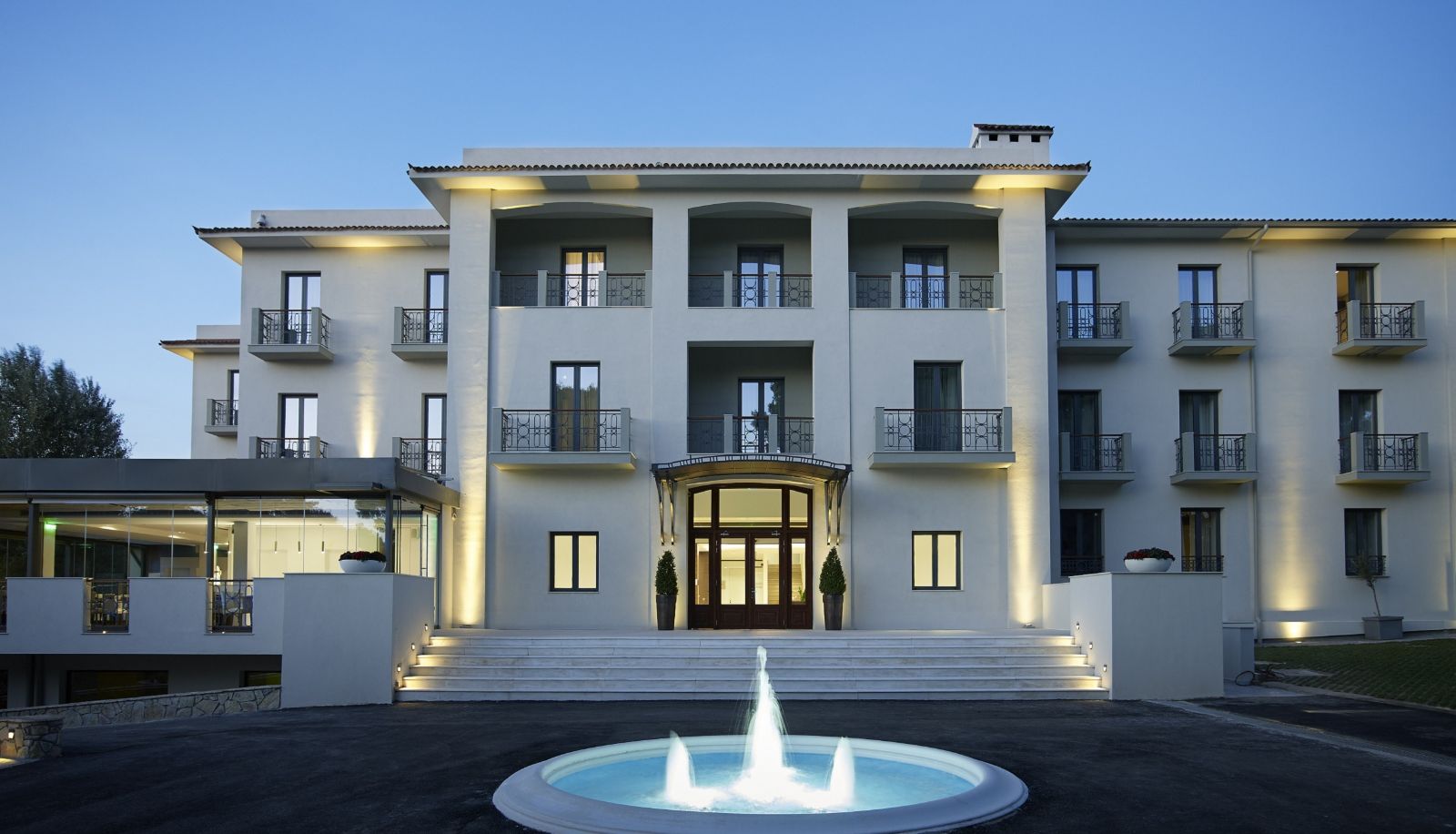 Buitenruimte van het hotel - Domotel Kastri