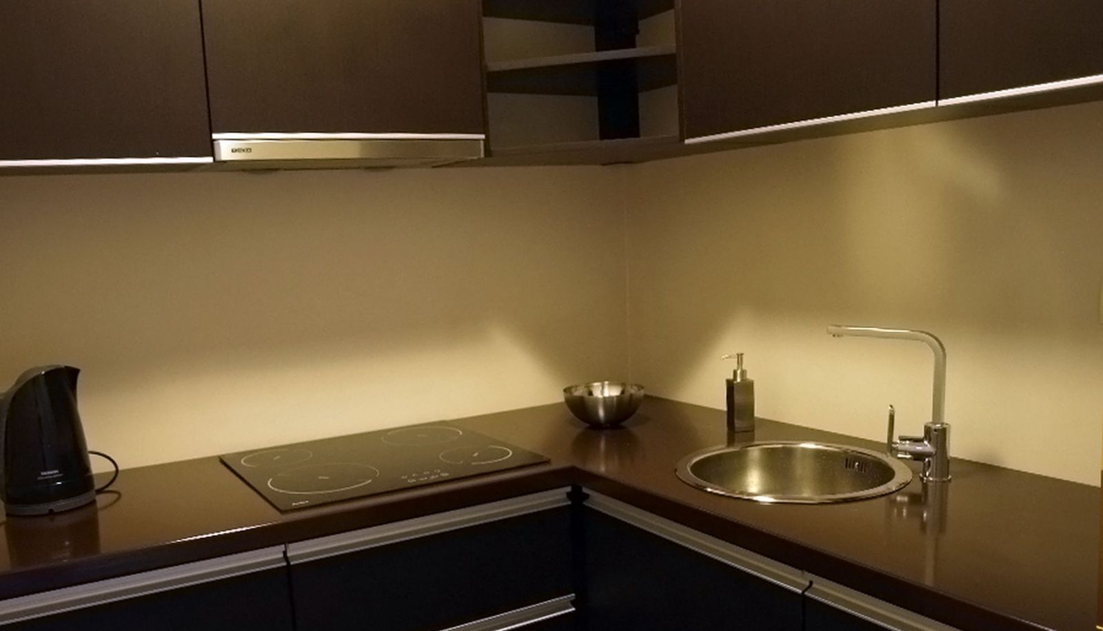 Küchenbereich im Zimmer - Apartamenty Poznań Jazz 2
