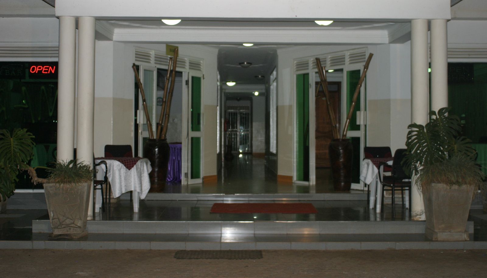 Hall - Marphie