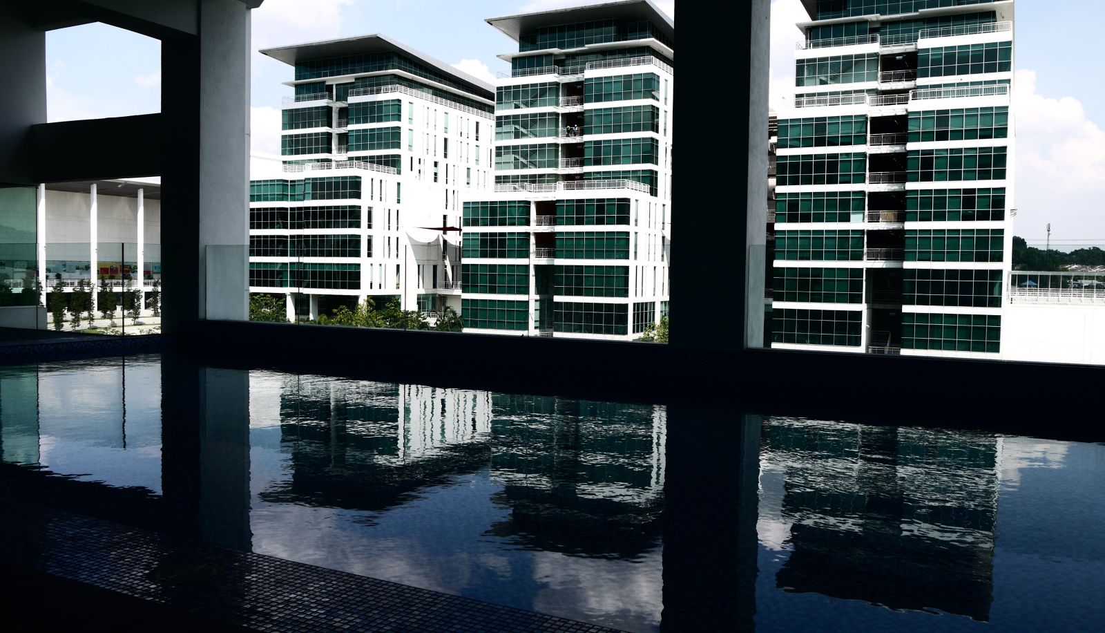 Piscina - Ruemz Hotel