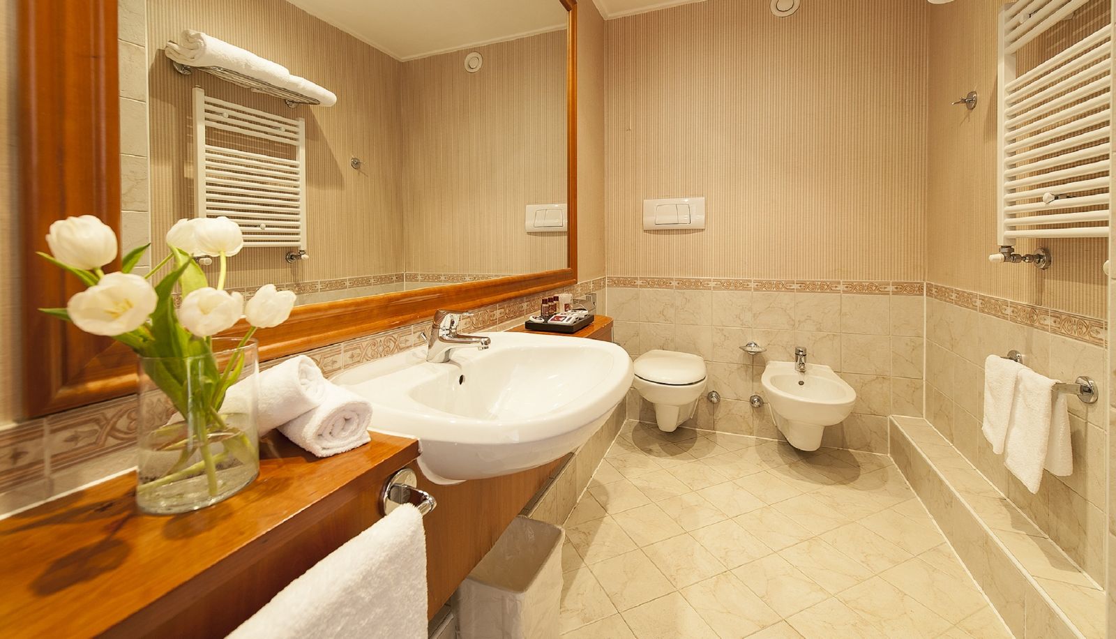 Bathroom - SHG De La Ville
