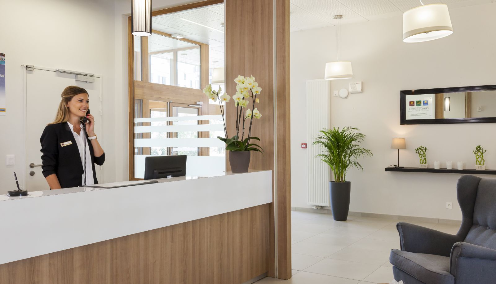 Recepción - Nehô Suites Porte de Genève - Gare Annemasse