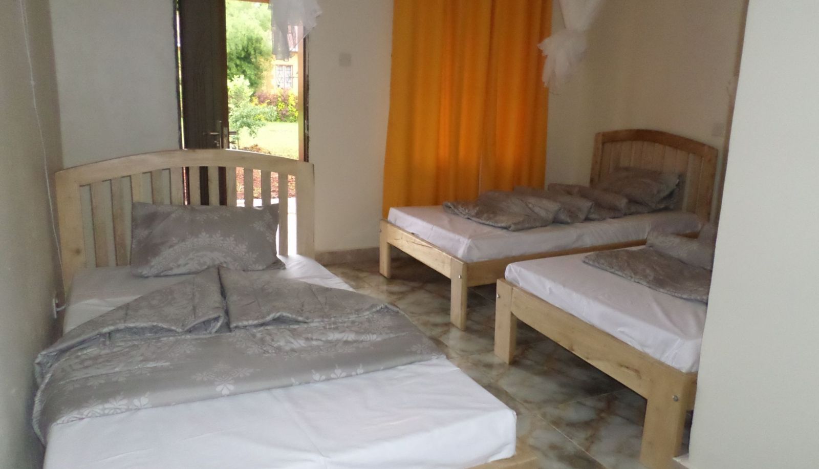 Triple room - Gorilla African Guest House