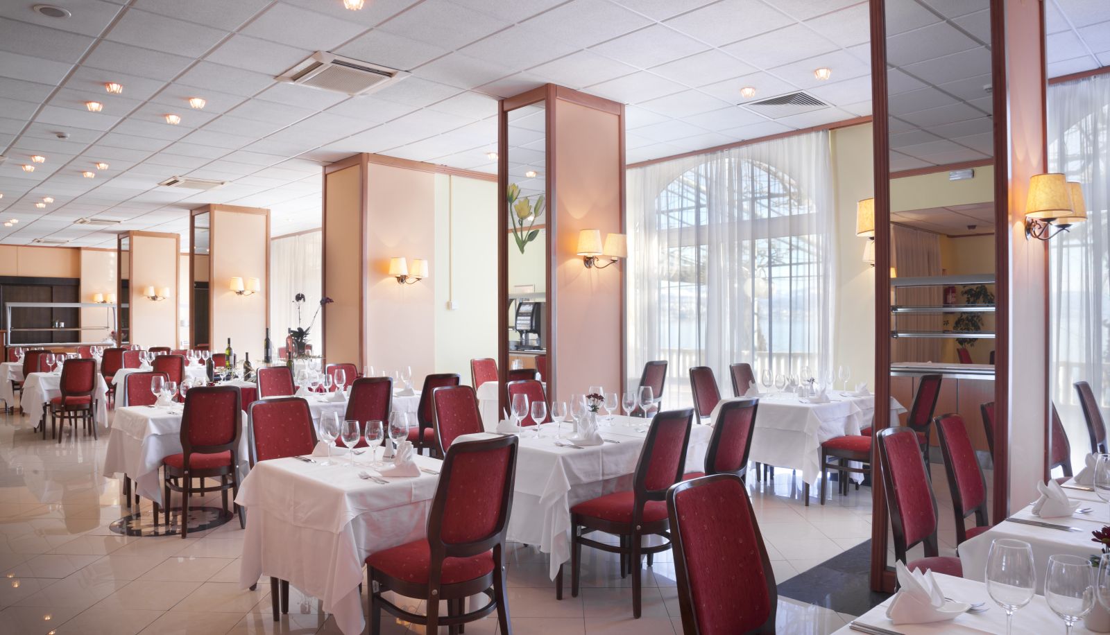 Frühstücksraum innerhalb des Restaurants - Hotel Kristal