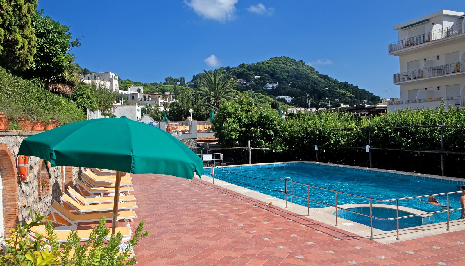 Hotel outdoor area - Hotel Syrene