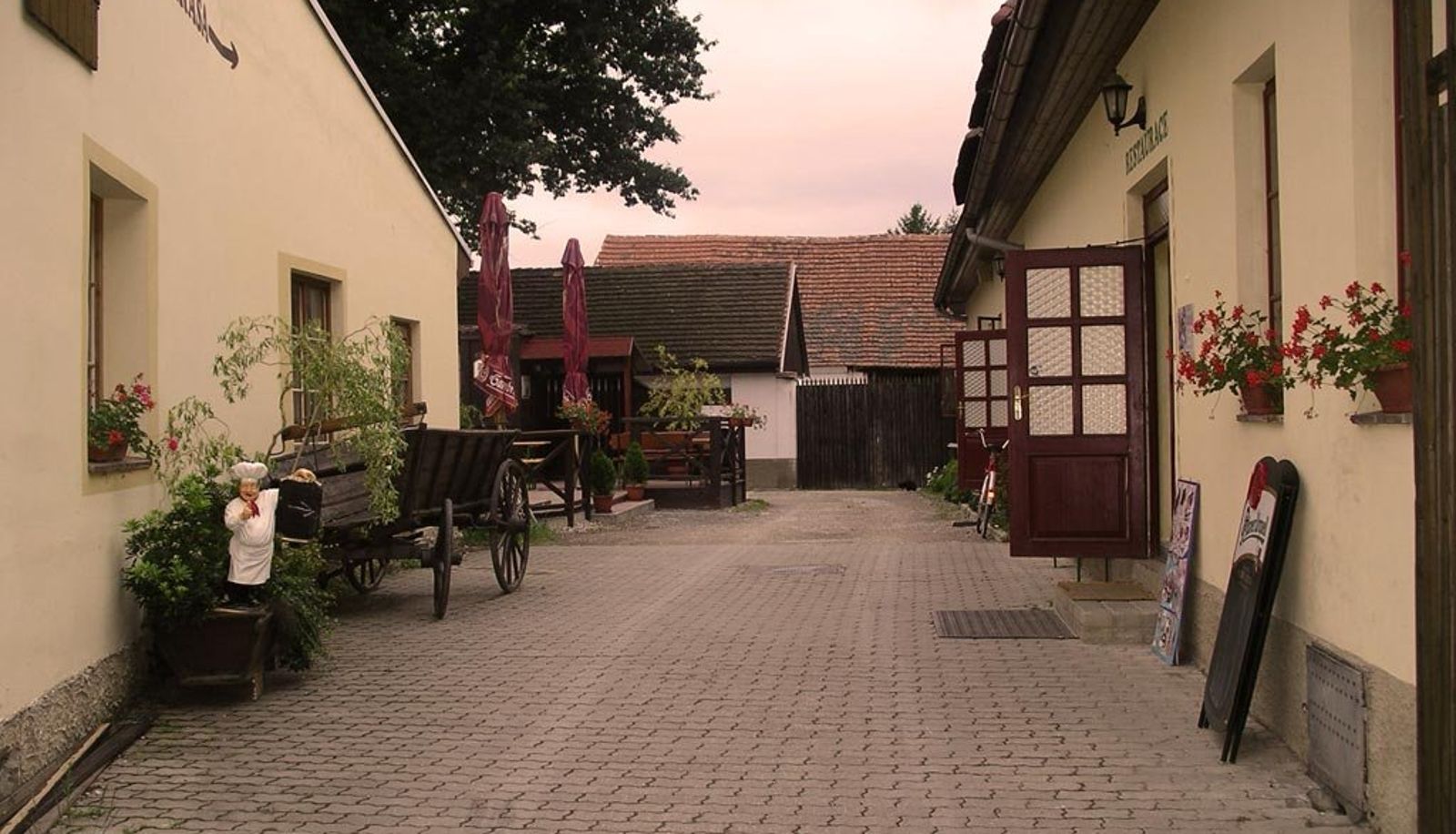 Hotel Außenbreich - Penzion Na Jizdarne