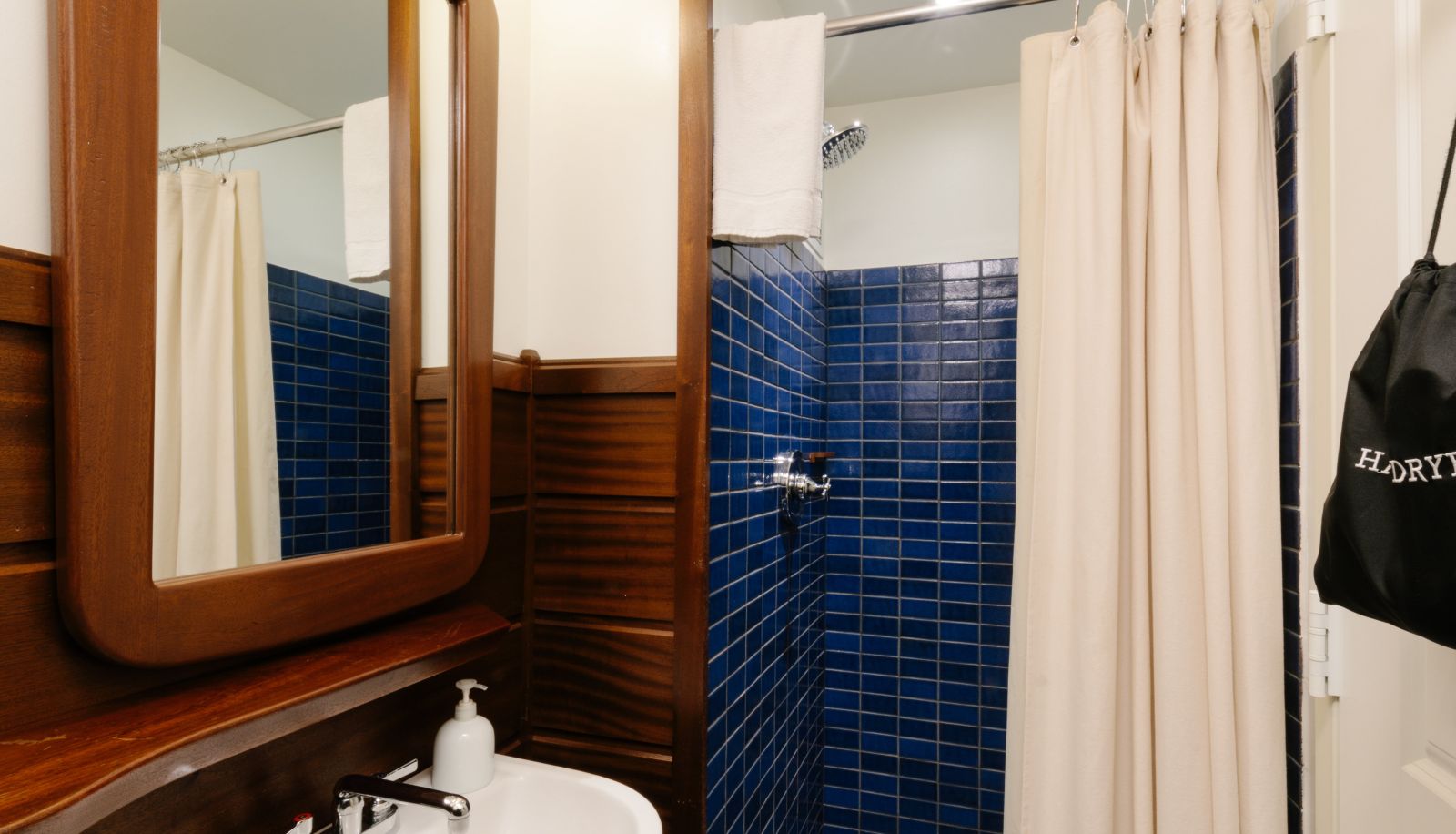 Bathroom - Freehand Chicago