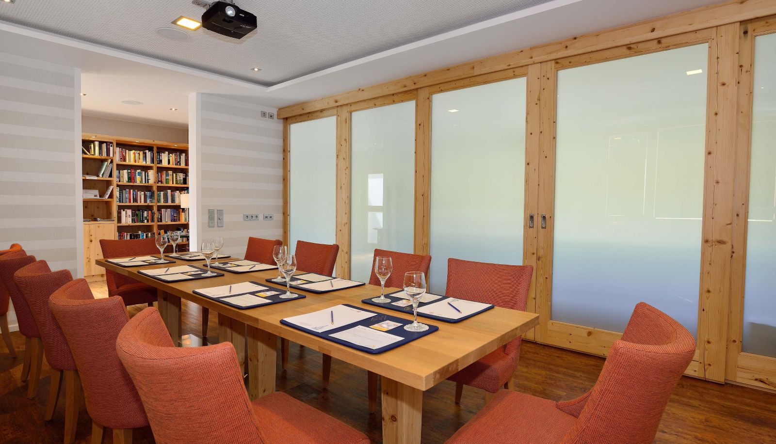 Sala de lectura - Landhotel Böld & Restaurant Uhrmacher