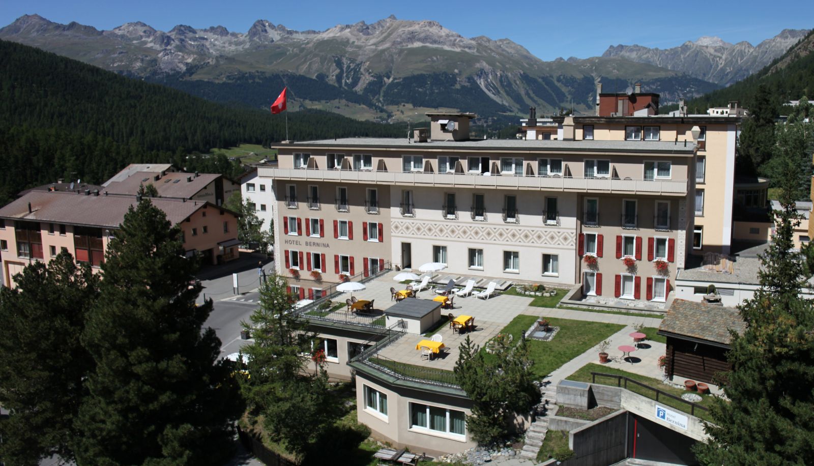 Hotel outdoor area - Bernina