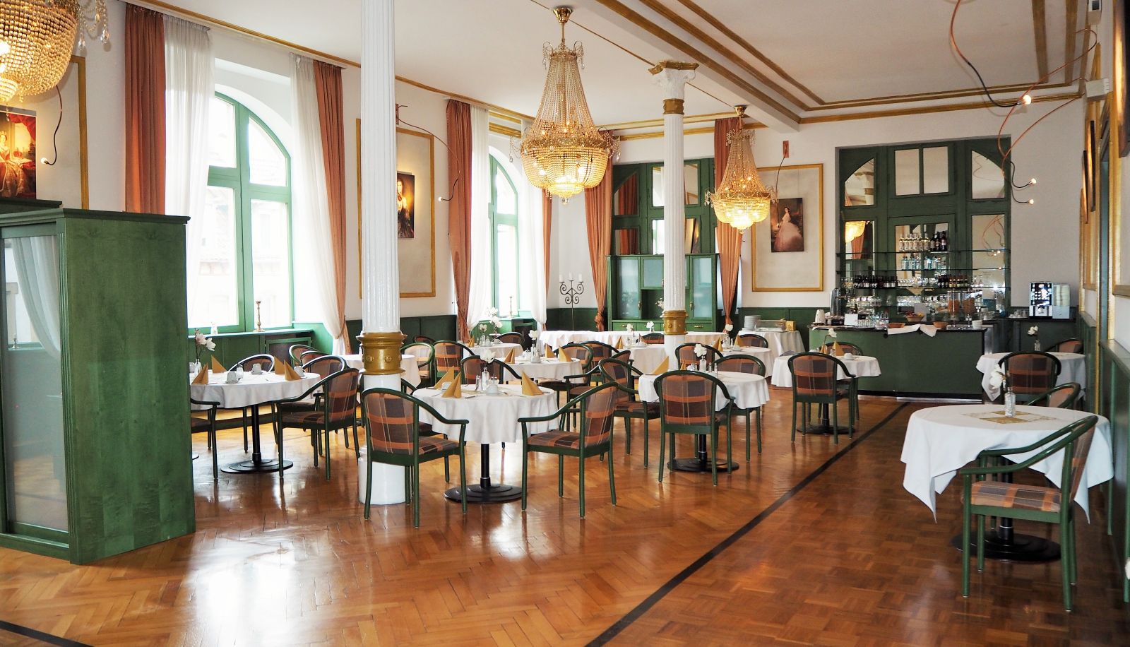 Ontbijtzaal in het restaurant - Gala Hotel