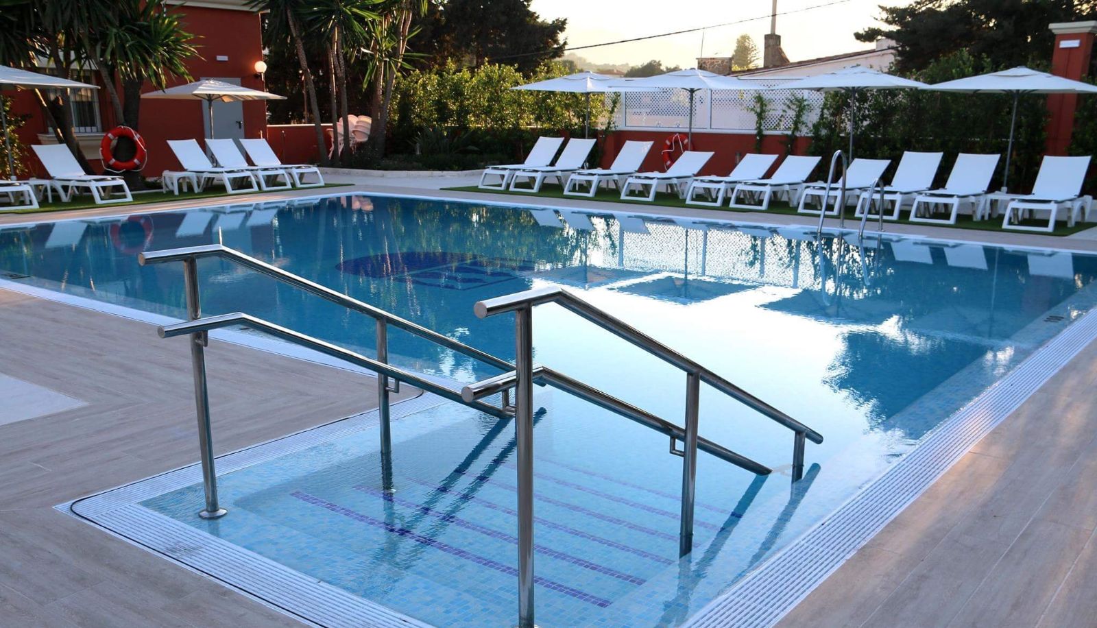 Zwembad - Alboran Hotel